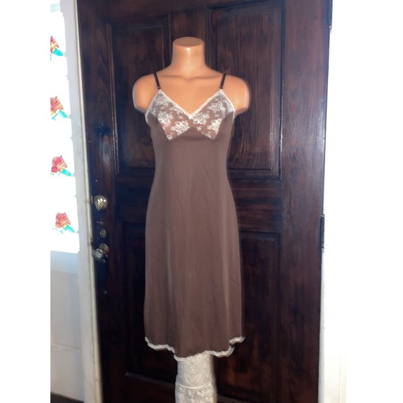 Vanity Fair Other - Vintage Silky brown Vanity Fair full Slip lingerie dress 34